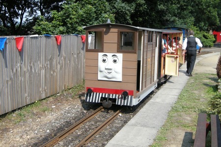 Thomas and friends at Kirklees Light Railway 02_toby