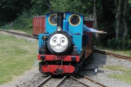Thomas and friends at Kirklees Light Railway 08_thomas