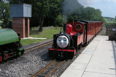 Thomas and friends at Kirklees Light Railway 16_fox